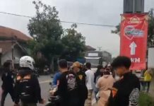 Gibas Sektor Nagreg Resort Kabupaten Bandung Bagikan Takjil Buka Puasa Di Depan Desa Nagreg
