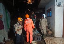 5 RUMAH WARGA LINGKUNGAN DESA CIBULUH TANJUNGSIANG SUBANG MUSIBAH BENCANA TANAH LONGSOR